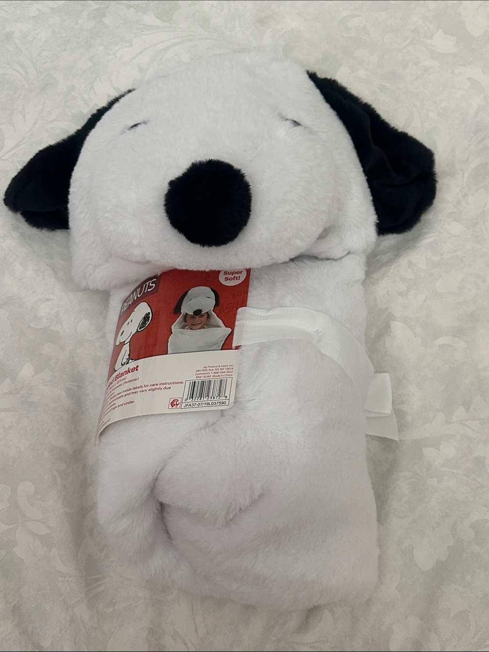 Peanuts Snoopy Plush Pet Hooded Blanket - White & Black - Picture 1 of 5